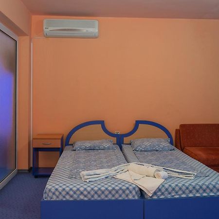 Dara Hotel Primorsko Esterno foto
