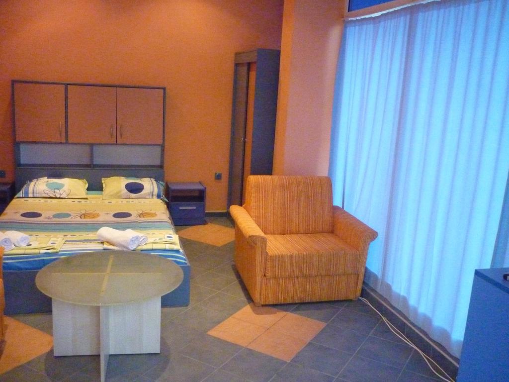 Dara Hotel Primorsko Esterno foto