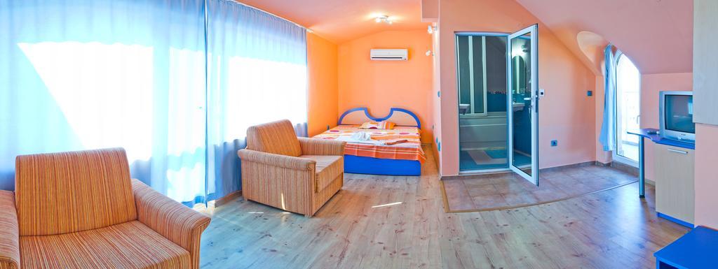 Dara Hotel Primorsko Esterno foto