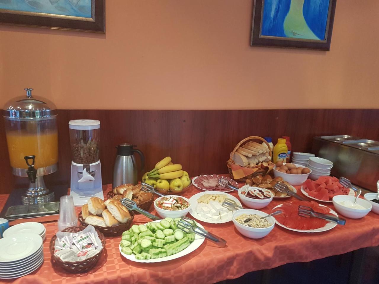Dara Hotel Primorsko Esterno foto