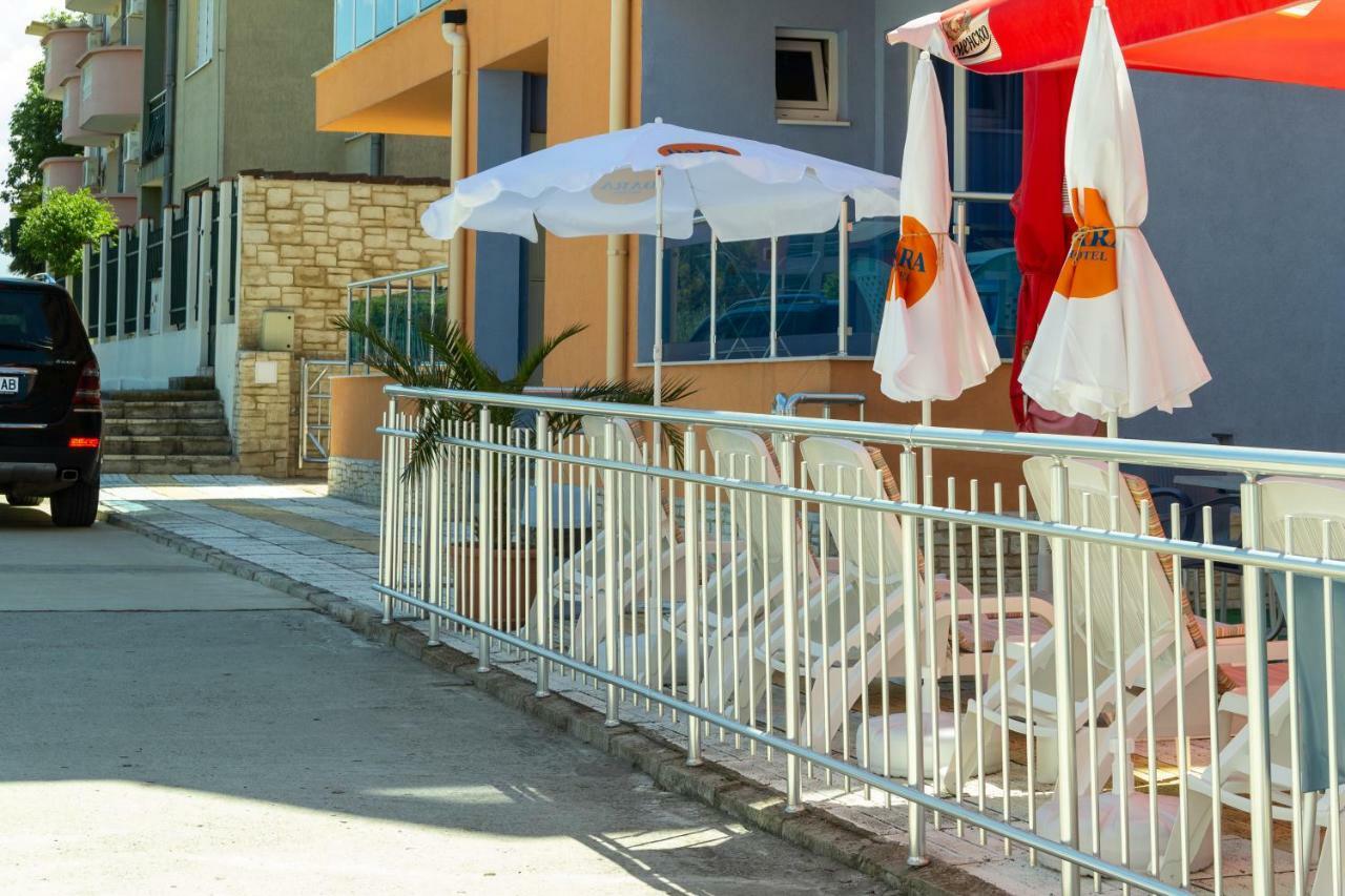 Dara Hotel Primorsko Esterno foto