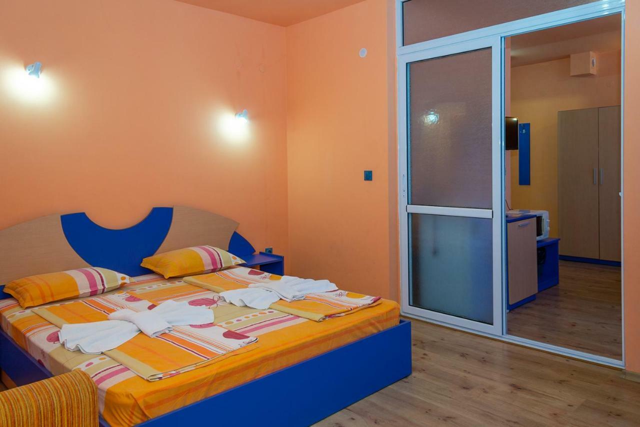 Dara Hotel Primorsko Esterno foto
